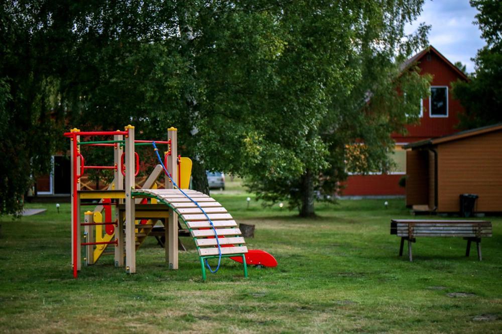 Kempings Stieres Un Majas Virtuve Upesgriva Esterno foto