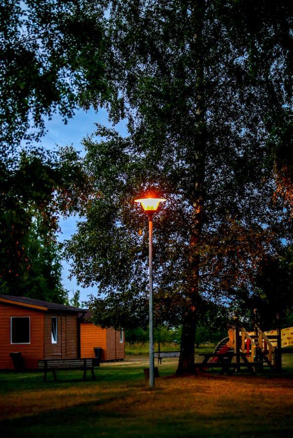Kempings Stieres Un Majas Virtuve Upesgriva Esterno foto